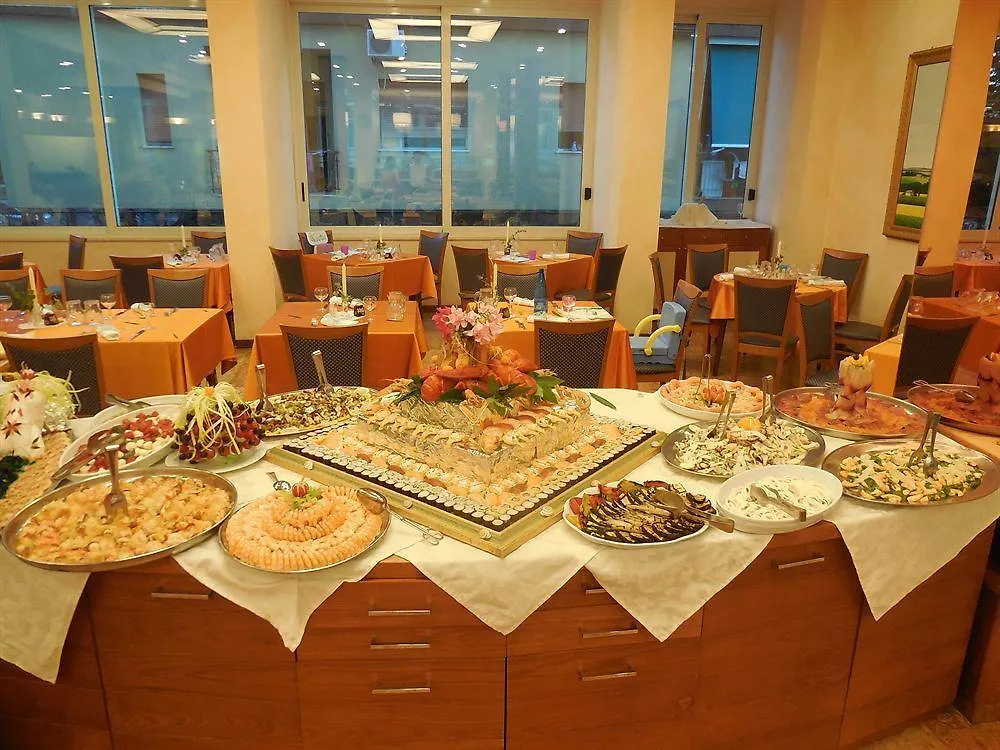 Hotel Smeraldo Чезенатико