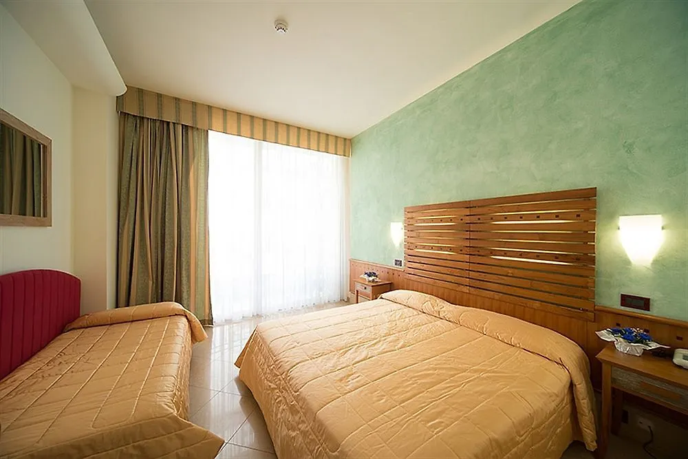 Hotel Smeraldo Чезенатико Италия