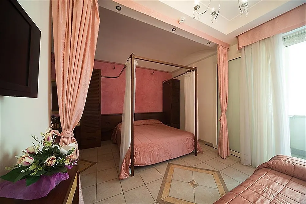 Hotel Smeraldo Чезенатико