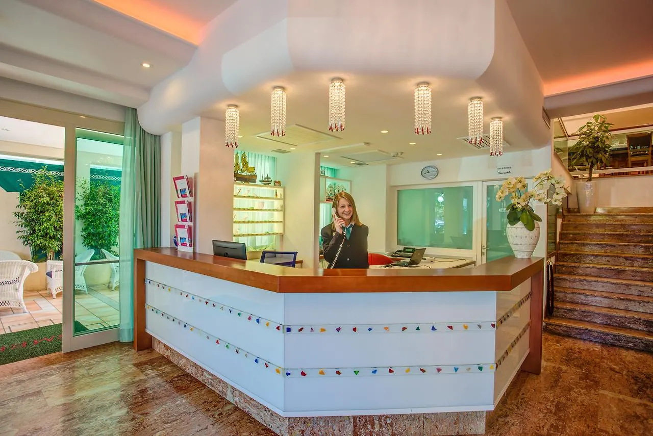 Hotel Smeraldo Чезенатико